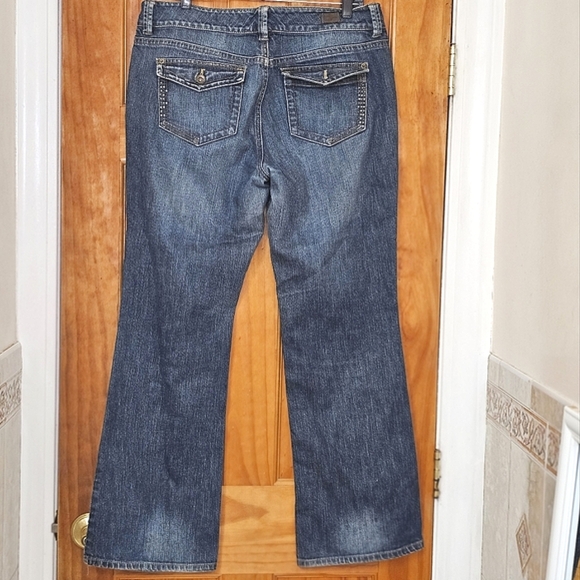 DKNY Women's Mid Rise Bootcut Blue Denim Jeans With Flap Back pockets, Size 14 - Picture 5 of 12